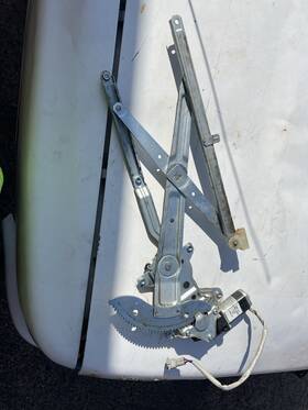 13235373 4umotorcarparts 1995-2004 Toyota Tacoma Front Passenger Right Side Window Regulator With Motor 13235373 4umotorcarparts 1995-2004 Toyota Tacoma Front Passenger Right Side Window Regulator With Motor
