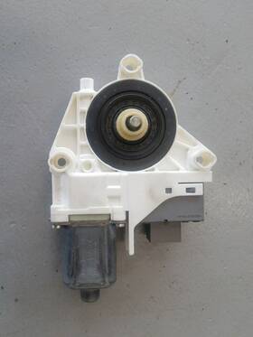 996343101 Audi 1998-2004 A6 / Quattro Window Motor Front Left Driver Side Bosch Oem