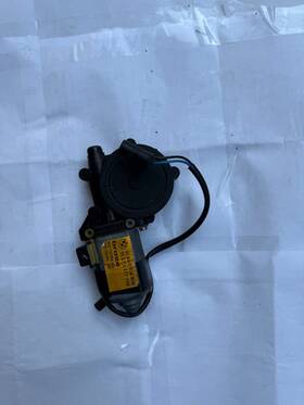 51341924808 Bmw 87-93 E30 Convertible Rear Right Quarter Window Motor Oem Used Tested 51341924808 Bmw 87-93 E30 Convertible Rear Right Quarter Window Motor Oem Used Tested