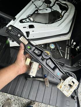 51357281887 Bmw Oem F30 328i 12-18 Driver Left Rear Window Regulator With Motor