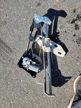 22062567 Cadillac 1987-1992 Allante Drivers Front Left Door Window Regulator With Motor