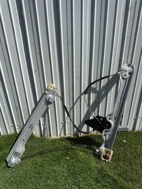 84243692 Cadillac Xt5 Front Left Driver Door Window Regulator And Motor Oem 2017 - 2023 84243692 Cadillac Xt5 Front Left Driver Door Window Regulator And Motor Oem 2017 - 2023