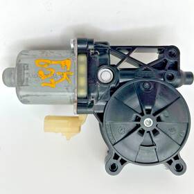 Aa1098-p066a Chevrolet 2015 Silverado 1500 Rear Back Sliding Glass Window Motor Oem Aa1098-p066a Chevrolet 2015 Silverado 1500 Rear Back Sliding Glass Window Motor Oem