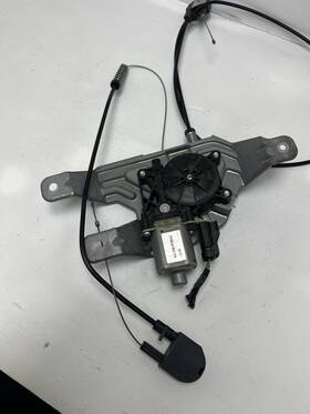 Aa1098-p066ac Chevrolet Chevy Silverado 2014-2019 Light Window Motor Rear Center Oem Part Aa1098-p066ac Chevrolet Chevy Silverado 2014-2019 Light Window Motor Rear Center Oem Part