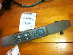 641.gm8298 Chevrolet Truck 1998 Tahoe Front Door Electric Switch Master