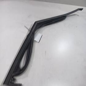 745.gm8221 Chevrolet Truck Chevy Trailblazer Door Glass Window Seal Rubber Right Passenger Front 2021 2022