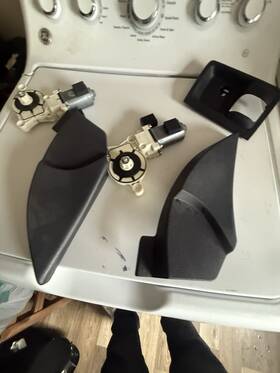 P4cj9479wa25 Dodge 2013-2020 Ram 1500 Front Right Door Window Regulator Panel