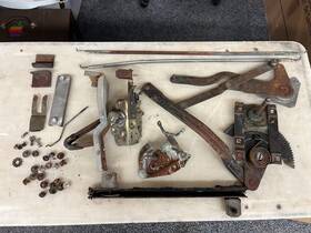 125.fd1w60 Ford 1960 Thunderbird Drivers Door Window Regulator Latch And Everything In Pictures