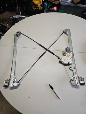 20041554 General Motors 07 08 09 10 11 Silverado Sierra Tahoe Yukon Right Front Power Window Regulator 20041554 General Motors 07 08 09 10 11 Silverado Sierra Tahoe Yukon Right Front Power Window Regulator