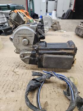 9676096 Gm 1973-1977 Chevrolet Corvette Chevelle Gto Left Drivers Side Power Window Motor 9676096 Gm 1973-1977 Chevrolet Corvette Chevelle Gto Left Drivers Side Power Window Motor