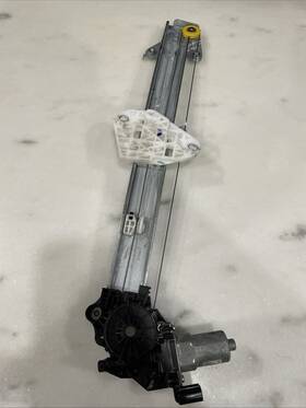 Wr15-03050226 Honda 2016-2021 Hr-v Oem Rh-rear Door Window Regulator And Motor Wr15-03050226 Honda 2016-2021 Hr-v Oem Rh-rear Door Window Regulator And Motor