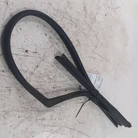 744.hy1s19 Hyundai Elantra Door Glass Window Seal Rubber Left Driver Front 2017 2018 2019