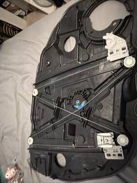 82480aa560 Hyundai 2021 - 2025 Elantra Front Right Side Door Window Regulator And Carrier Oem