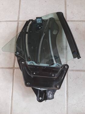 Gje2242ac Jaguar 08 Xk/xkr Convertible Passenger Rh Qtr Window Regulator With Glass Gje2242ac Jaguar 08 Xk/xkr Convertible Passenger Rh Qtr Window Regulator With Glass