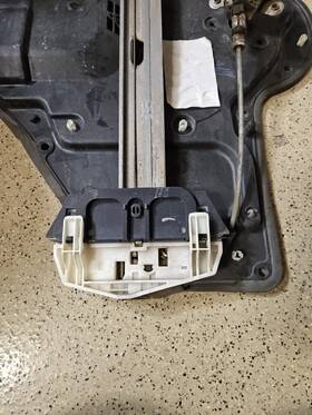 68211902ac Jeep 2007 - 2018 Wrangler Jk Rear Right Side Door Window Regulator And Carrier Oem 68211902ac Jeep 2007 - 2018 Wrangler Jk Rear Right Side Door Window Regulator And Carrier Oem