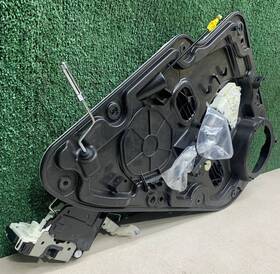 68231069ad Jeep 2014-2021 Grand Cherokee Rear Left Window Regulator Carrier Plate Assembly