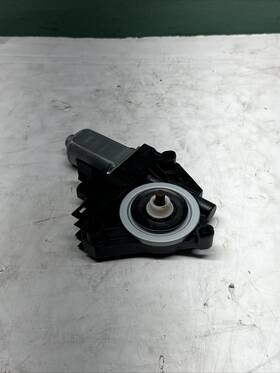 C18916-100 Jeep 2014-2019 Cherokee Front Right Power Window Regulator Motor C18916100 Oem C18916-100 Jeep 2014-2019 Cherokee Front Right Power Window Regulator Motor C18916100 Oem