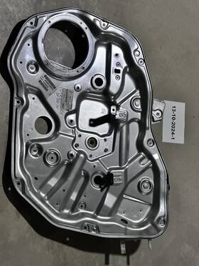 82402-1u001 Kia 2009-2014 Sorento Oem Right Passenger Side Front Window Regulator Carrier 82402-1u001 Kia 2009-2014 Sorento Oem Right Passenger Side Front Window Regulator Carrier