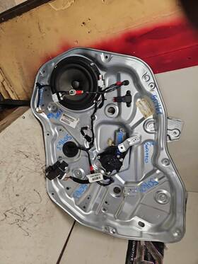 824021u000 Kia 11-13 Sorento Right Frontdoor Regulator With Motor Door Panel Rider Side Rh Oem 824021u000 Kia 11-13 Sorento Right Frontdoor Regulator With Motor Door Panel Rider Side Rh Oem