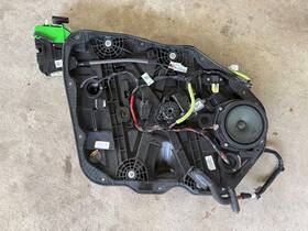 82471r5010 Kia 2021 - 2025 Sorento Front Left Driver Door Carrier Oem