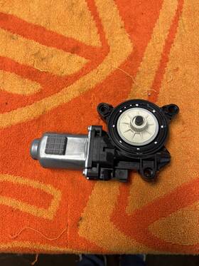 83460-g5000 Kia 2017-2019 Niro Rh Passengers Rear Door Power Window Motor Oem 18