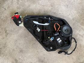 83471-r5000 Kia 2021-2025 Sorento Rear Left Driver Side Door Carrier Oem 83471-r5000 Kia 2021-2025 Sorento Rear Left Driver Side Door Carrier Oem