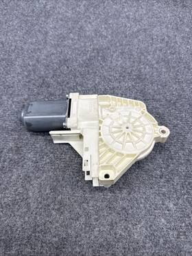 053.60100.02 Land Rover 06-09 Range L320 Rear Left Side Window Regulator Motor Oem 053.60100.02 Land Rover 06-09 Range L320 Rear Left Side Window Regulator Motor Oem
