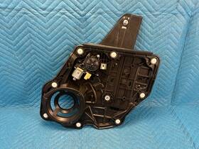 Lincoln Lj7z7827000a Oem Corsair Rear Door Window Regulator Carrier With Motor Passengers 20-25