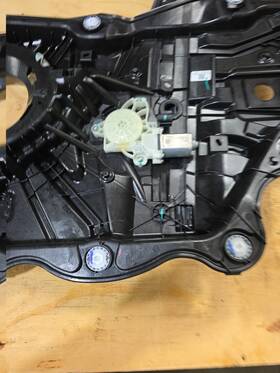 R2tbr27000ab Lincoln 2024 - 2025 Nautilus Rear Right Door Window Regulator With Carrier Oem