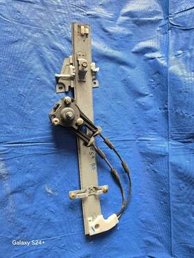 125-58429r Mazda 90 91 92 93 94 95 Protege Right/passenger Side Frt Manual Window Regulator