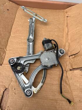 013082102 Mercedes-benz W126 Window Regulator And Motor Front Right 89 420sel