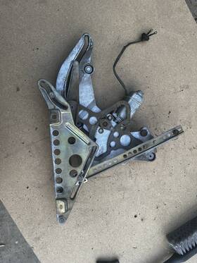 0130821065 Mercedes-benz W126 380 500sec 560sec Coupe Window Motor And Regulator Rear Left 0130821065 Mercedes-benz W126 380 500sec 560sec Coupe Window Motor And Regulator Rear Left