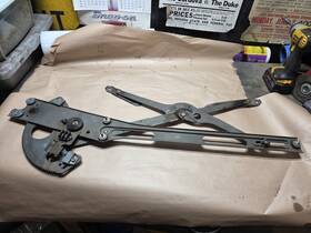 125-58217r Mercedes-benz 450sl 380sl 560sl R107 Passenger Right Front Window Regulator 1972-1989 125-58217r Mercedes-benz 450sl 380sl 560sl R107 Passenger Right Front Window Regulator 1972-1989