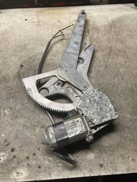 135-58062r Mercedes-benz 300sd W126 Right Passenger Rear Door Window Regulator With Motor Tested 135-58062r Mercedes-benz 300sd W126 Right Passenger Rear Door Window Regulator With Motor Tested