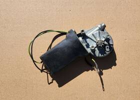 470-01 Mercedes-benz 529 300sd W116 Front Right Door Window Regulator Motor 132 001 102 Oem 470-01 Mercedes-benz 529 300sd W116 Front Right Door Window Regulator Motor 132 001 102 Oem