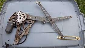 51491l Mercedes-benz 1977-1985 300sd W126 Motor Window Regulator 126 725 03 11 Tested Good 51491l Mercedes-benz 1977-1985 300sd W126 Motor Window Regulator 126 725 03 11 Tested Good