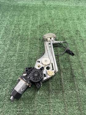 A0130821630 Mercedes-benz 98 99 00 01 Slk230 Rear Left Drive Side Window Regulator Motor Oem