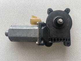 A1638200142 Mercedes-benz 1998-2003 Ml320 Left Rear Window Motor Oem Part A1638200142 Mercedes-benz 1998-2003 Ml320 Left Rear Window Motor Oem Part