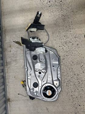 A2125409910 Mercedes-benz 10-16 Front Left Side Window Regulator Motor Assembly Oem A2125409910 Mercedes-benz 10-16 Front Left Side Window Regulator Motor Assembly Oem