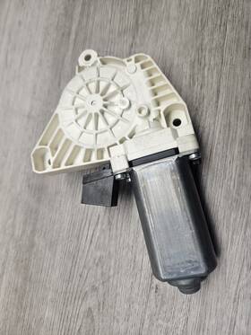 A2218202242 Mercedes-benz S W221 Front Left Window Motor Oem A2218202242 Mercedes-benz S W221 Front Left Window Motor Oem