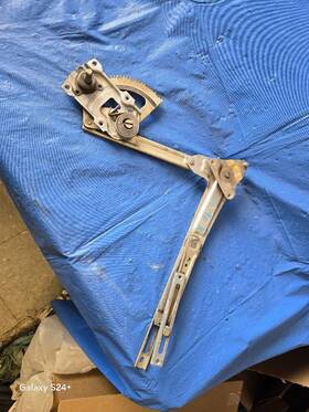 125-58057r Mitsubishi 83 84 85 86 87 88 Cordia Right Front Manual Window Regulator Passenger Side 5320