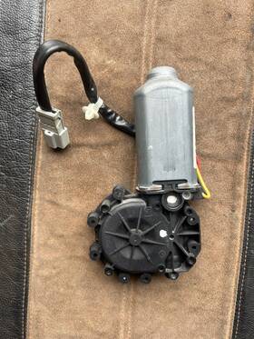 400273 Mitsubishi Diamante Window Lift Motor Left Rear Meritor 1997-2004 400273 Mitsubishi Diamante Window Lift Motor Left Rear Meritor 1997-2004