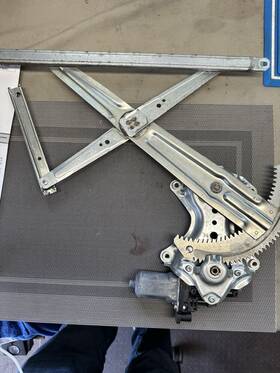 5713a385 Mitsubishi 2014 - 2020 Outlander Front Left Door Window Regulator Oem