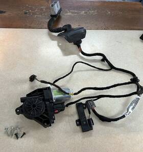 P68333620aa Mopar Oem Rr Window Regulator Motor With Wiring Harness And Passive Entry Antenna P68333620aa Mopar Oem Rr Window Regulator Motor With Wiring Harness And Passive Entry Antenna