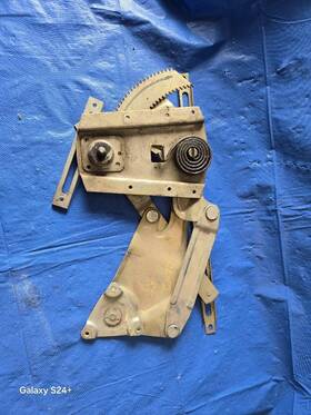 125-52358r Nissan 74 75 76 77 Datsun 710 Right/passenger Side Frt Manual Window Regulator 2 Dr Ht