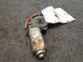 Nissan 617-58328r Passenger Right Power Window Motor Front Fits 95-99 Sentra 82018