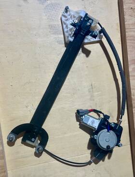 79701-9fj0a Nissan Genuine Titan 05-12 Rear Power Sliding Glass Window Regulator