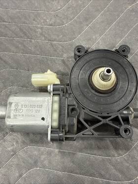 0130822837 Oem 15-19 Silverado Sierra Rear Sliding Window Motor 0130822837 Oem 15-19 Silverado Sierra Rear Sliding Window Motor