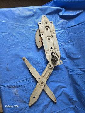 135-01118r Oldsmobile 68 69 70 71 72 Cutlass Right Rear Power Window Regulator No Motor 12652 135-01118r Oldsmobile 68 69 70 71 72 Cutlass Right Rear Power Window Regulator No Motor 12652