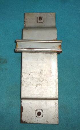 3417250 Orig Mopar From A 1970 Plym Barracuda Cuda. Wider-style Bracket 1970-71 #3417250 Wide Door Window Regulator Arm Pivot Support And Guide